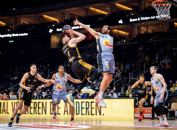 18岁后卫 18岁后卫